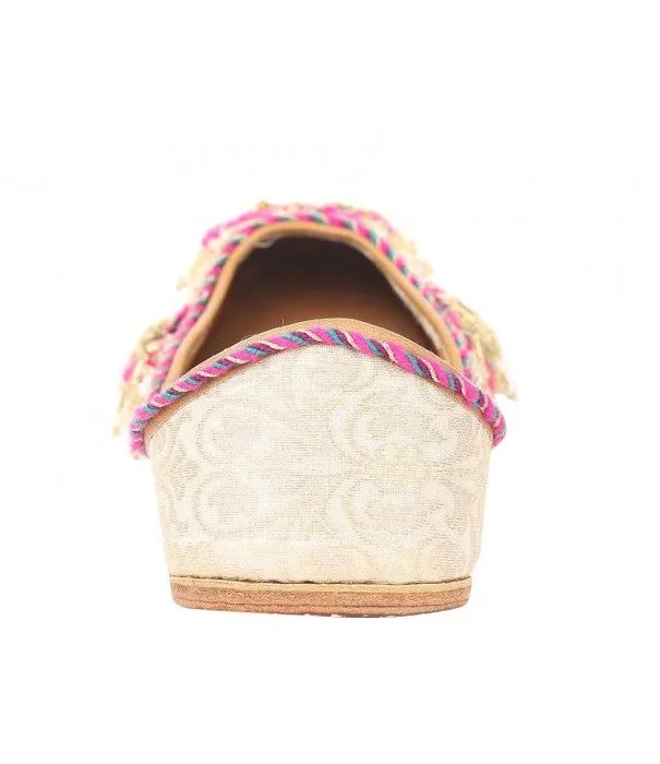 Aurora - Off White Tasseled Brocade & Leather Juttis