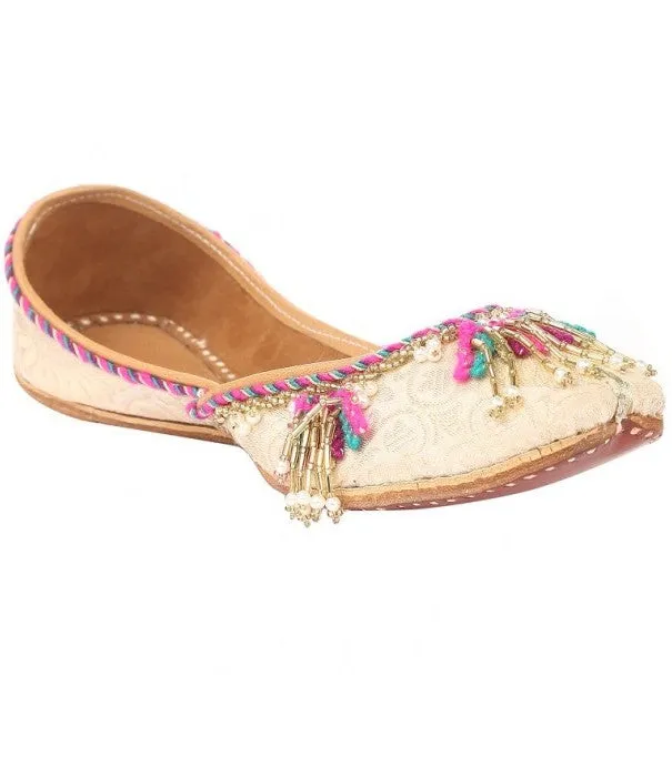 Aurora - Off White Tasseled Brocade & Leather Juttis