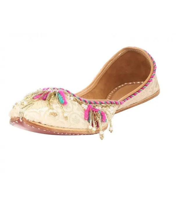 Aurora - Off White Tasseled Brocade & Leather Juttis