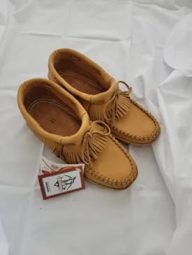 Ladies "brown" moosehide moccasins - B468F