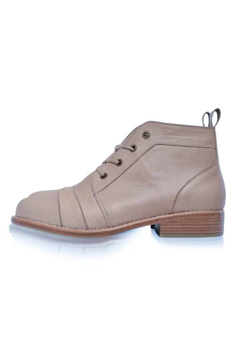Passage Lace Up Boots in Vintage Camel