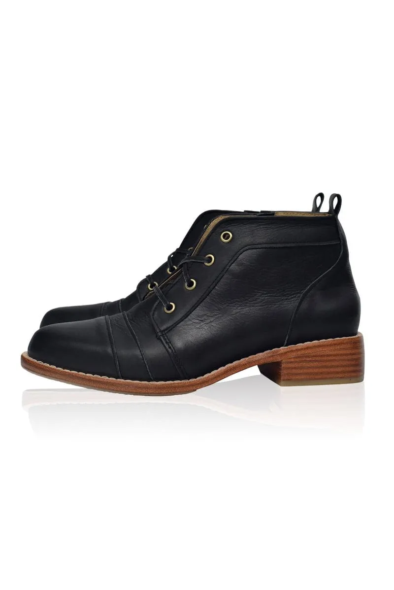 Passage Lace Up Boots in Vintage Camel