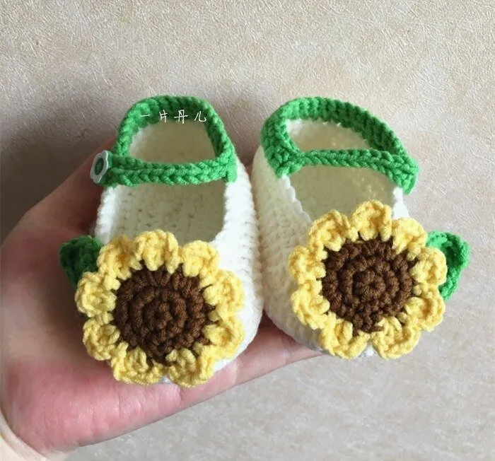 Sunflower crochet baby shoes. Cute boho baby shoes. 0-6 months.