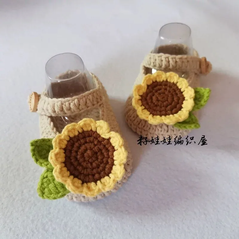 Sunflower crochet baby shoes. Cute boho baby shoes. 0-6 months.