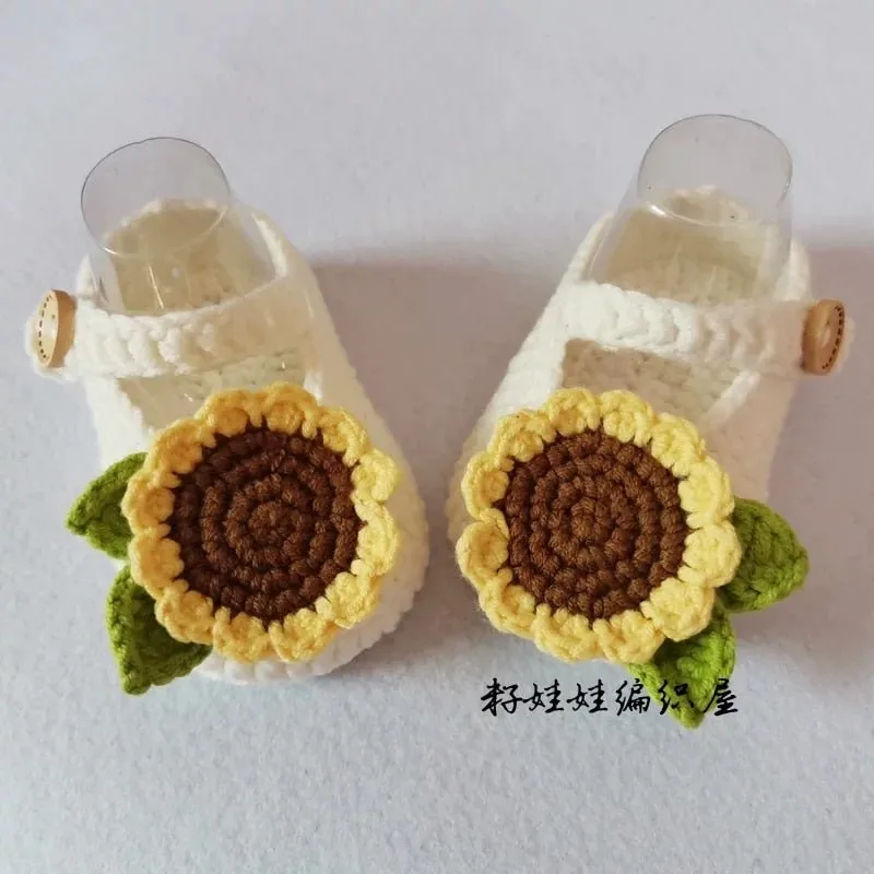 Sunflower crochet baby shoes. Cute boho baby shoes. 0-6 months.